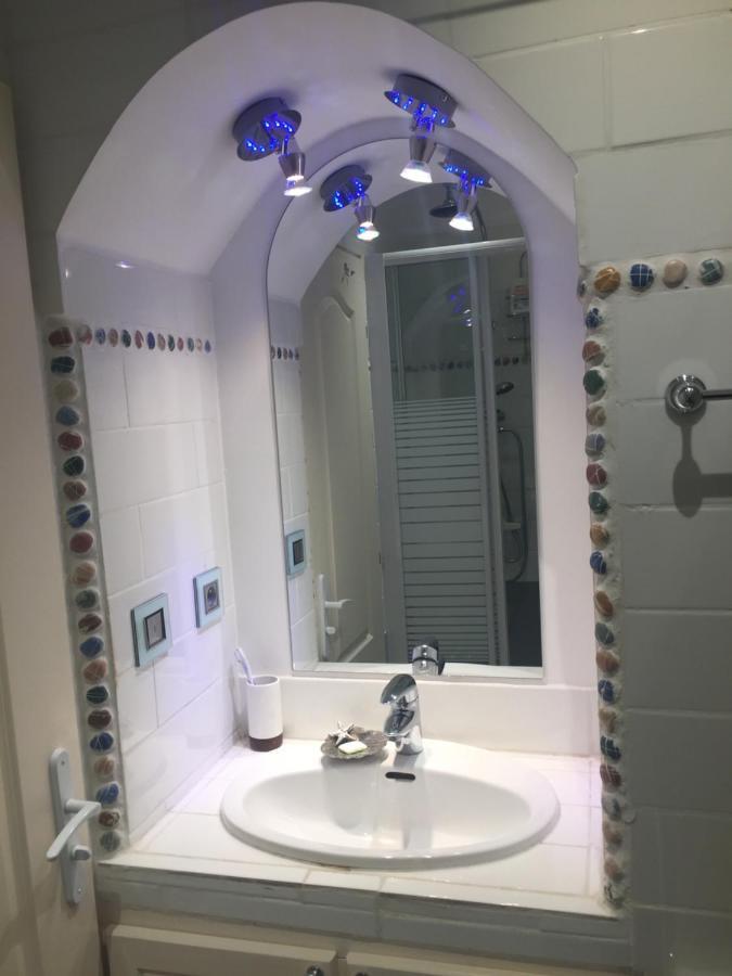 Appartement De Charme Au Coeur De Saint-Tropez Esterno foto